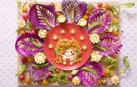 紫キャベツを花びらにしたプレート